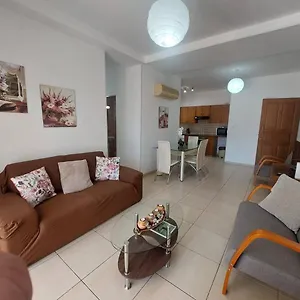 Sunny 2 Bedroom Center , Larnaca Cypr
