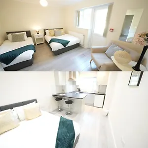 The Close Airport , Harmondsworth Wielka Brytania